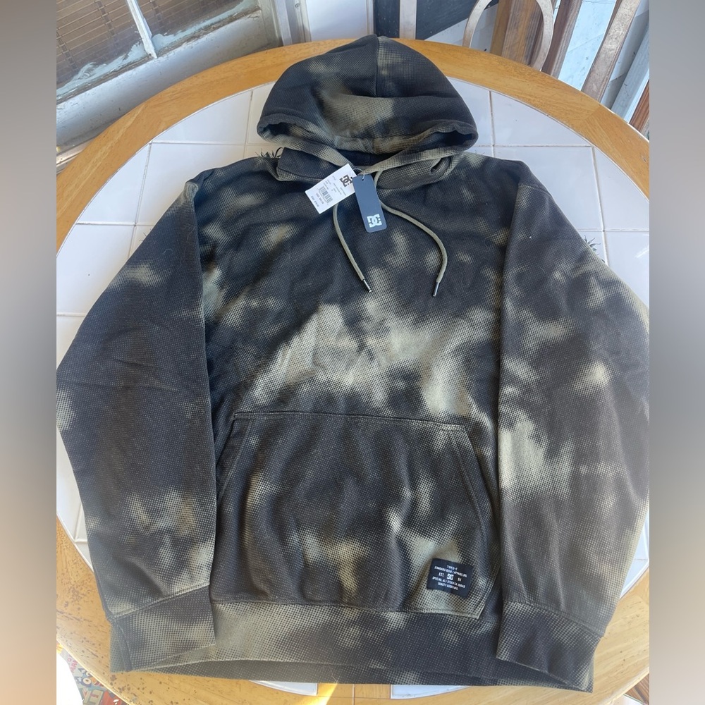 DC Shoes Hoodie Medium NWT Black / Green Urban Skater Grunge Pullover Sweatshirt